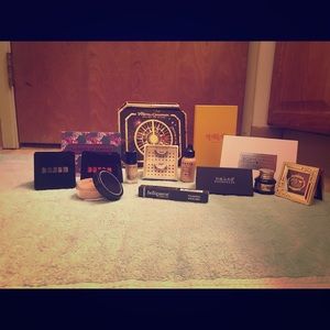 !!NEGOTIABLE!!! Cleaning out the makeup collection